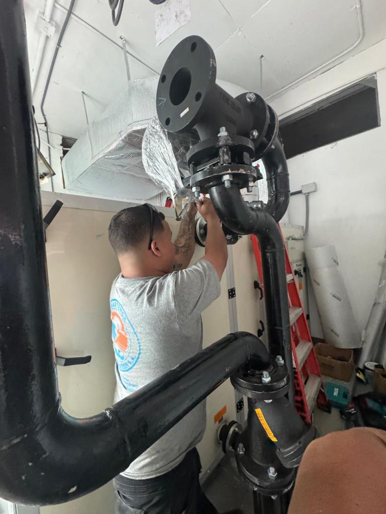 Diseño de plano de redes de agua potable y aguas residuales IMARTENSA